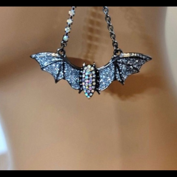 New Betsey Johnson bat earrings - Picture 1 of 3